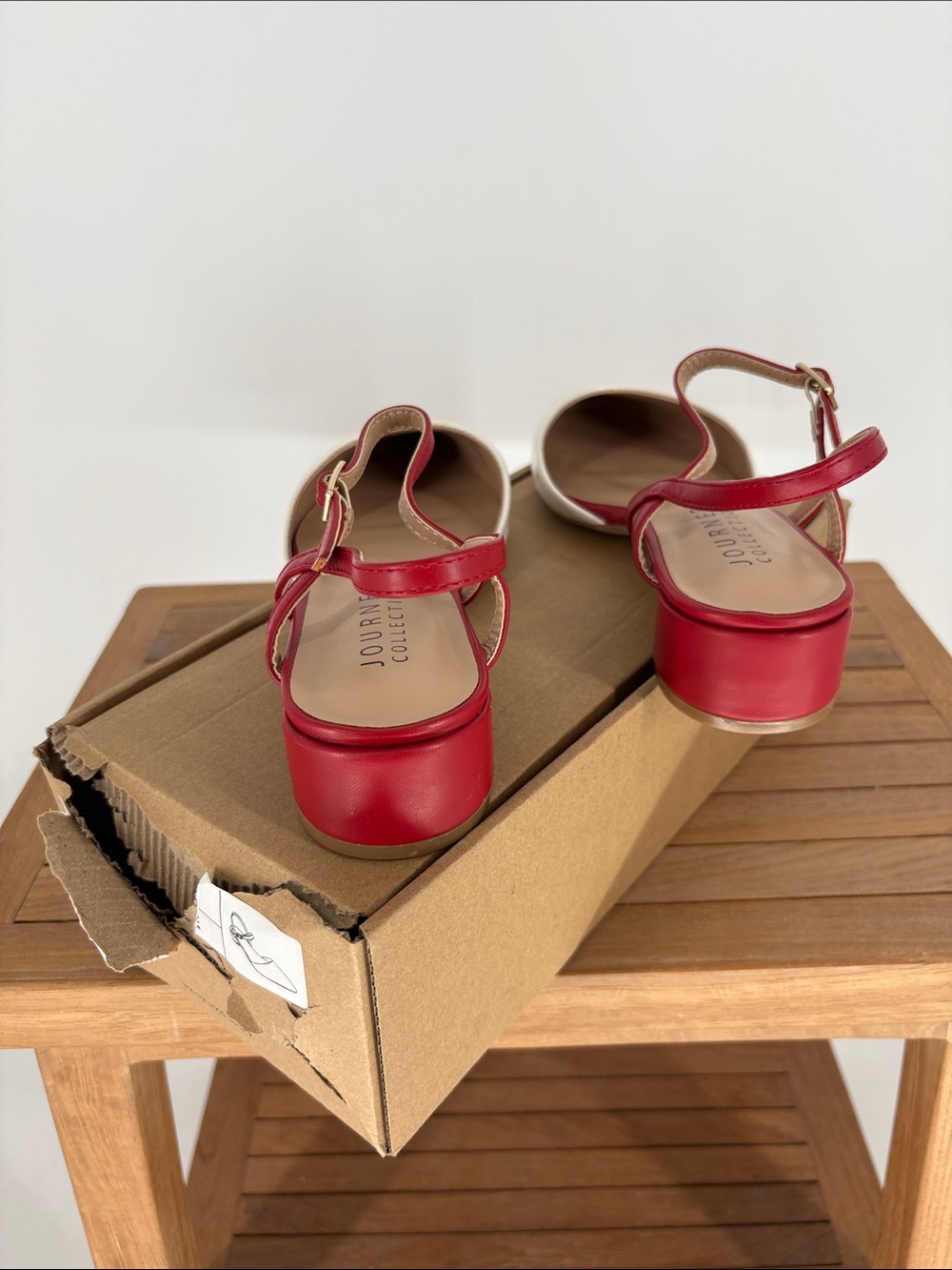 New Journee collection White Pointed Slingback Flats with Red Straps size 8.5 - Picture 3 of 6